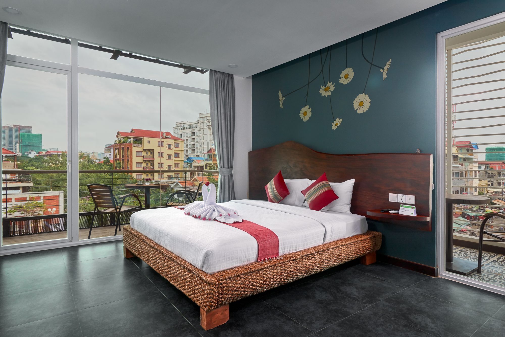 Monsoon Bassac Hotel Phnom Penh Exterior foto